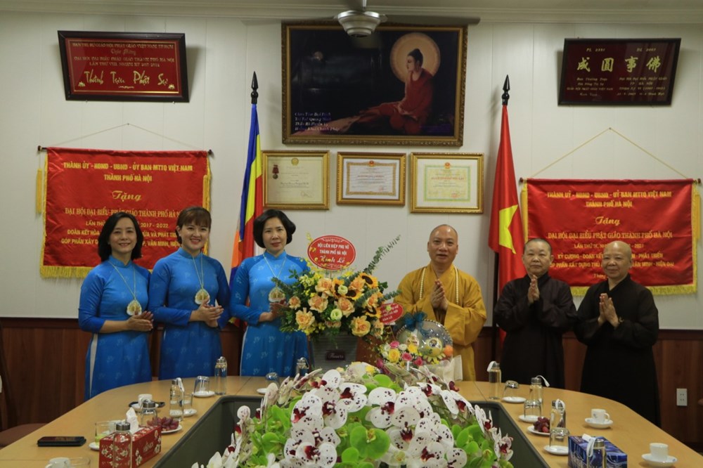 Hội LHPN Hà Nội thăm, chúc mừng Đại lễ Phật đản 2023, Phật lịch 2567 - ảnh 3