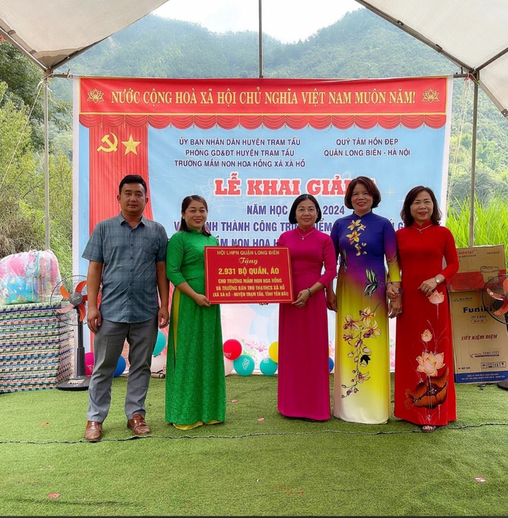Hội LHPN quận Long Biên: Thăm, tặng quà trẻ em dân tộc thiểu số tại xã Xà Hồ, tỉnh Yên Bái - ảnh 1