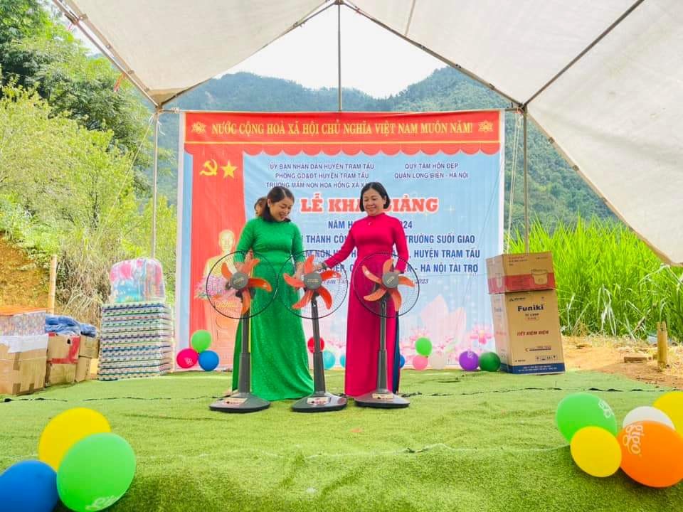 Hội LHPN quận Long Biên: Thăm, tặng quà trẻ em dân tộc thiểu số tại xã Xà Hồ, tỉnh Yên Bái - ảnh 3