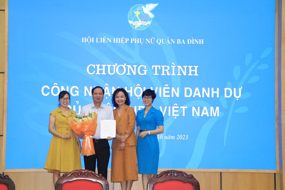 Đồng chí Phó Bí thư Thường trực Quận ủy, Chủ tịch HĐND quận Ba Đình trở thành hội viên danh dự Hội LHPN Quận  - ảnh 7