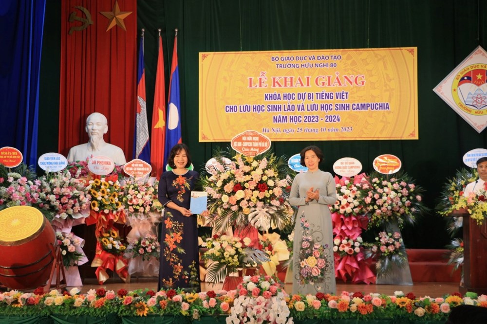 Trường Hữu nghị 80 khai giảng năm học 2023 - 2024 khối lưu học sinh Lào - Campuchia - ảnh 2