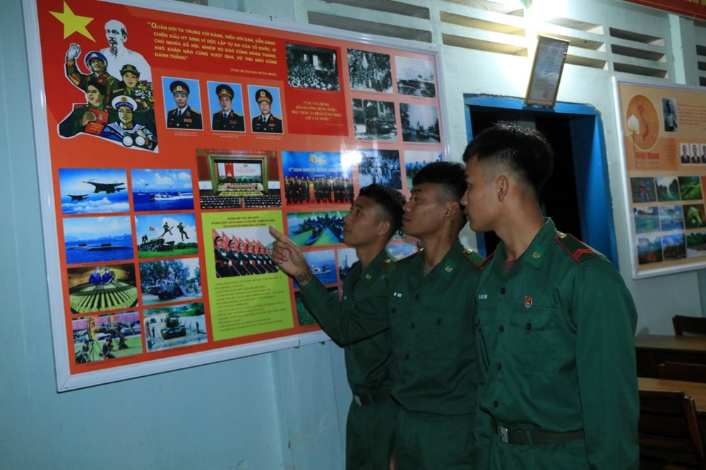Phóng viên cơ quan báo chí Hà Nội đến với bộ đội biên phòng tỉnh Kon Tum và Quảng Ngãi - ảnh 2