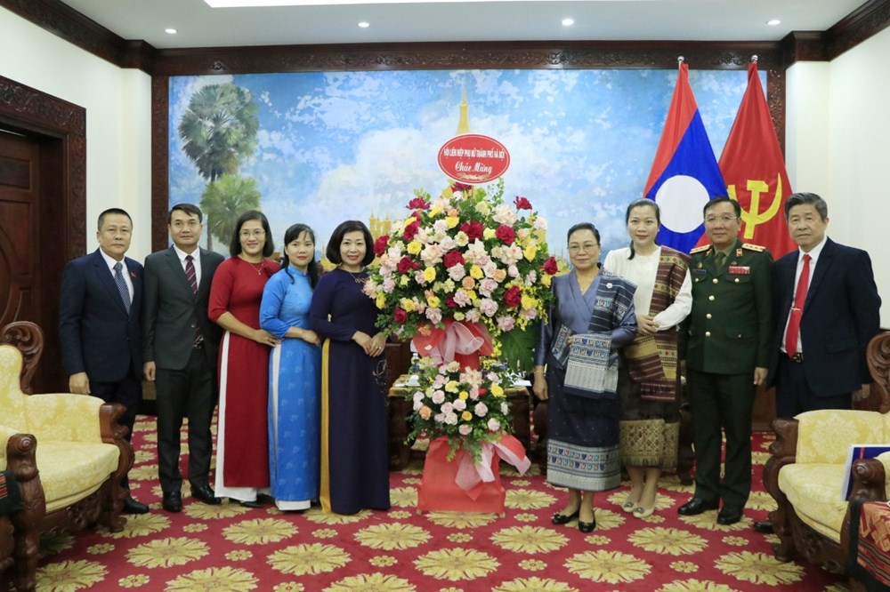 Hội LHPN Hà Nội: Chúc mừng 48 năm Quốc khánh nước CHDCND Lào - ảnh 1