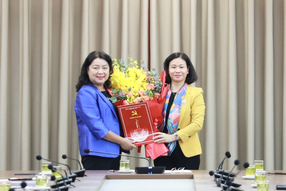 Phó Chủ tịch Thường trực Hội LHPN Hà Nội Nguyễn Thị Thu Thủy được giới thiệu để bầu giữ chức Phó Chủ tịch LĐLĐ Thành phố - ảnh 1