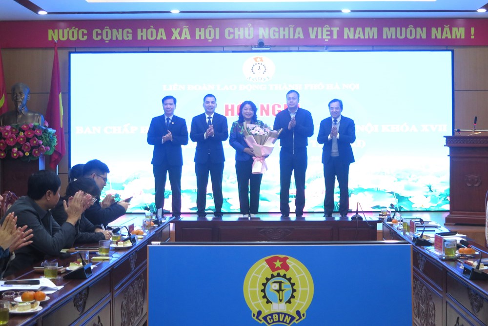 Nguyên Phó Chủ tịch Thường trực Hội LHPN Hà Nội Nguyễn Thị Thu Thủy được bầu giữ chức Phó Chủ tịch LĐLĐ thành phố Hà Nội - ảnh 1