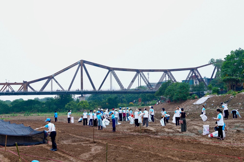 Hội LHPN quận Ba Đình: Quyết tâm biến khu vực bờ vở sông Hồng thành điểm sáng về bảo vệ môi trường - ảnh 4