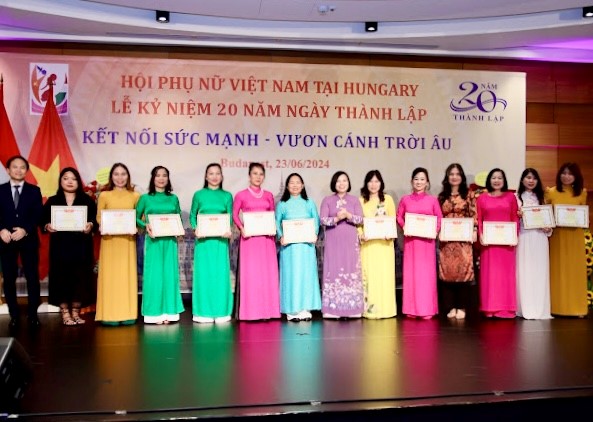 Hội Phụ nữ Việt Nam tại Hungary: Nỗ lực nâng cao hình ảnh của phụ nữ Việt Nam ở nước ngoài - ảnh 2