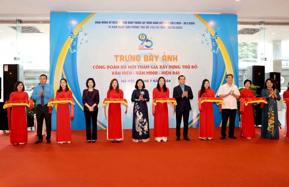 Trưng bày ảnh: “Công đoàn Hà Nội tham gia xây dựng Thủ đô Văn hiến - Văn minh - Hiện đại” - ảnh 1