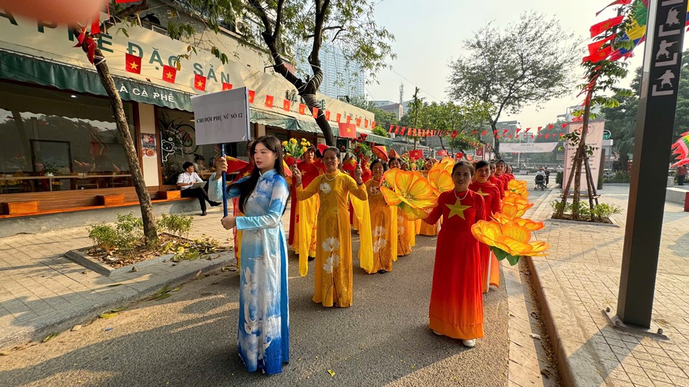 “Phụ nữ Ngọc Khánh đoàn kết, phát triển” đồng diễn dân vũ và diễu hành quy mô lớn - ảnh 4