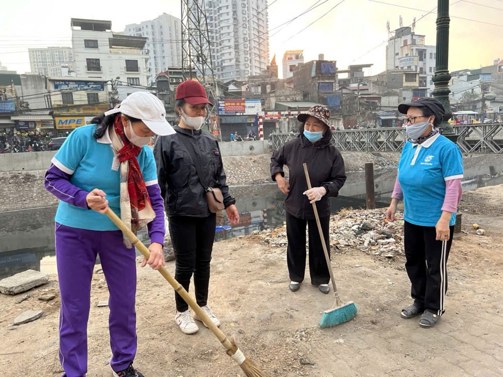 Huy động toàn bộ cán bộ, hội viên phụ nữ và cộng đồng tham gia làm sáng, xanh, sạch, đẹp Thành phố - ảnh 2