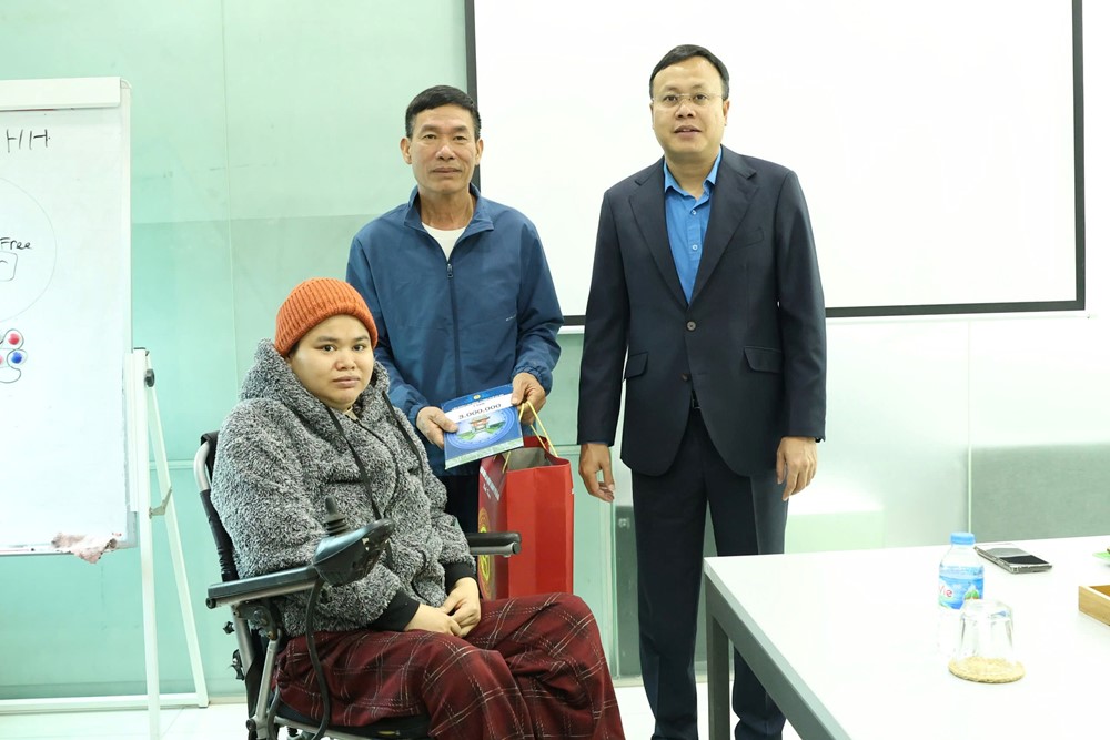Công đoàn Thủ đô chăm lo lao động nữ có hoàn cảnh khó khăn - ảnh 2