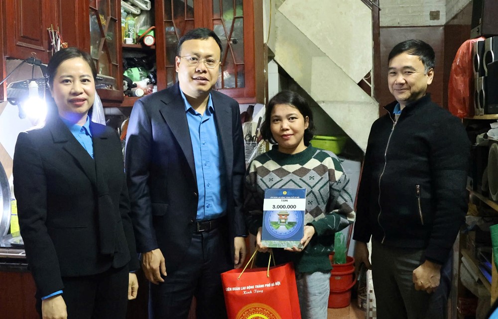 Công đoàn Thủ đô chăm lo lao động nữ có hoàn cảnh khó khăn - ảnh 3