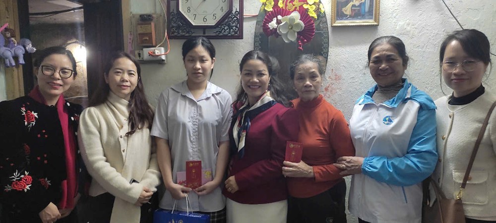 Trao kinh phí đỡ đầu cho trẻ em mồ côi hoàn cảnh khó khăn - ảnh 4