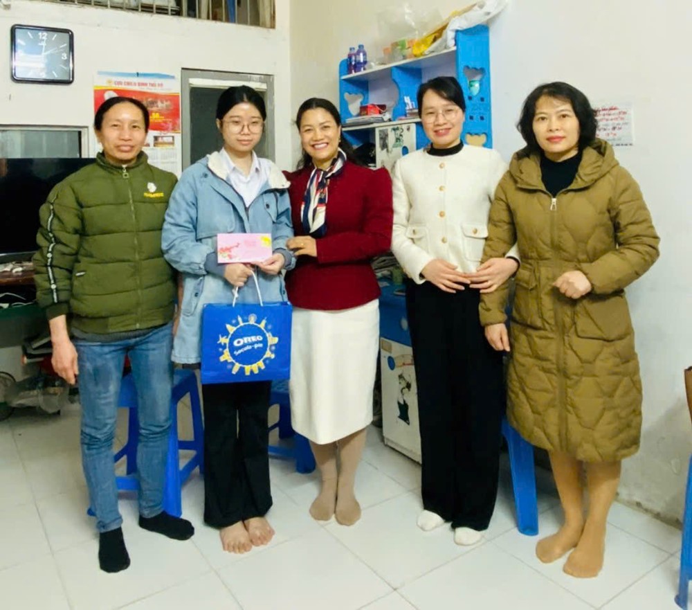 Trao kinh phí đỡ đầu cho trẻ em mồ côi hoàn cảnh khó khăn - ảnh 5