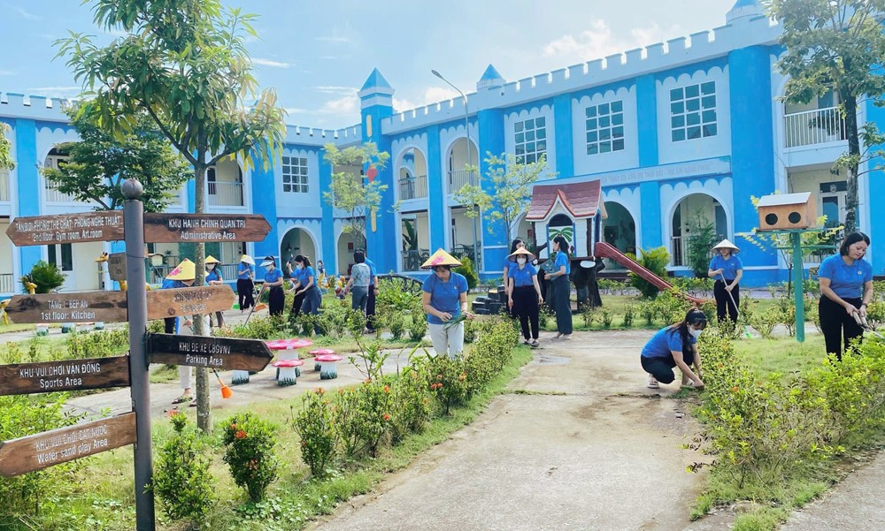 Triển khai phong trào thi đua “Sáng - Xanh - Sạch - Đẹp” trong CNVCLĐ Thủ đô - ảnh 1