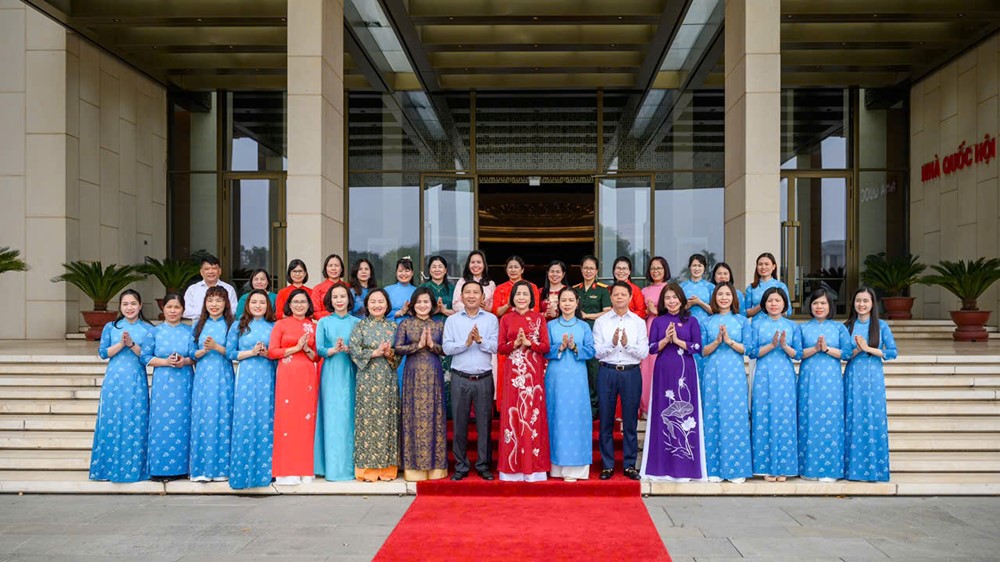 Phó Chủ tịch Quốc hội Nguyễn Thị Thanh gặp mặt Đoàn đại biểu Hội LHPN huyện Mê Linh - ảnh 1
