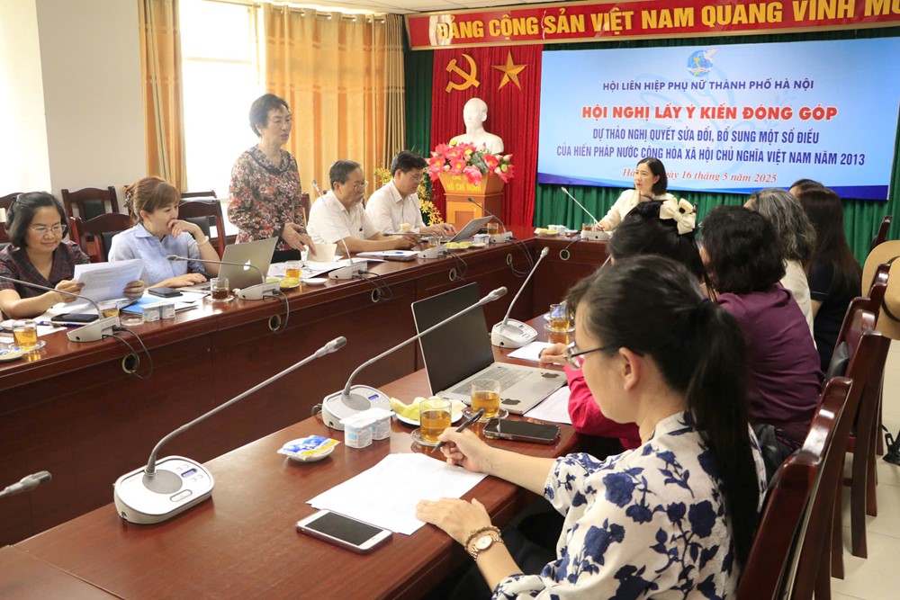 Hội LHPN Hà Nội lấy ý kiến đóng góp Dự thảo sửa đổi, bổ sung Hiến pháp 2013 - ảnh 2