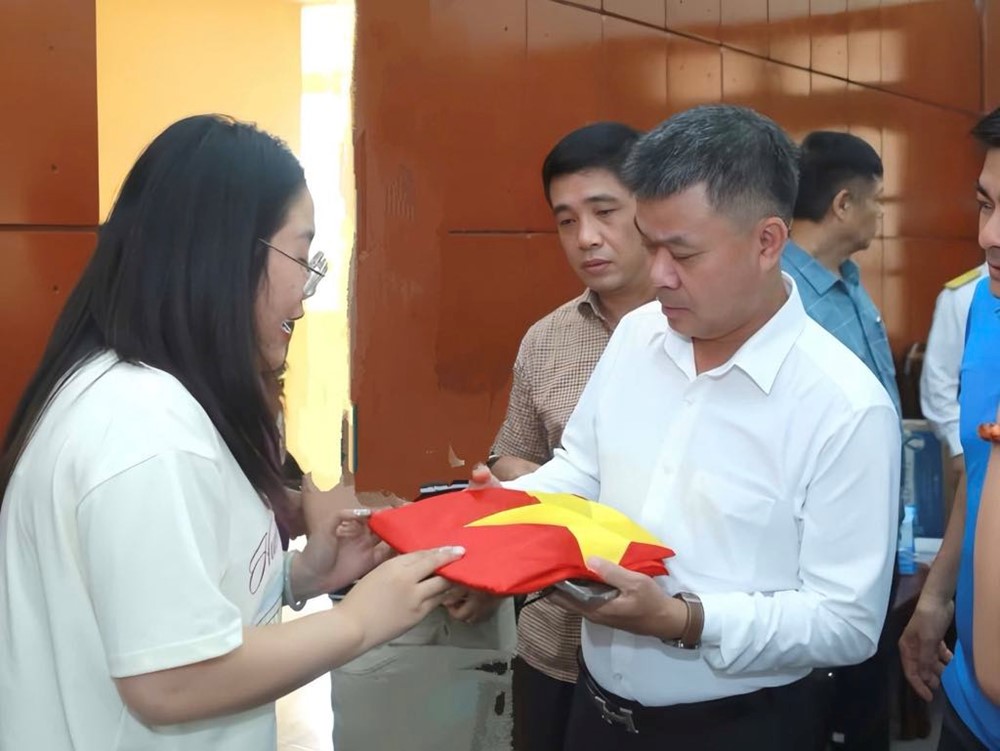 100 lãnh đạo, phóng viên các cơ quan báo chí, Hội nhà báo thăm Trường Sa, nhà giàn DK1 - ảnh 2