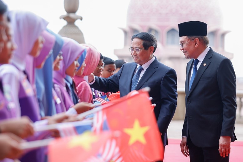Thủ tướng Anwar Ibrahim chủ trì lễ đón Thủ tướng Phạm Minh Chính thăm chính thức Malaysia - ảnh 3