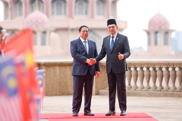 Thủ tướng Anwar Ibrahim chủ trì lễ đón Thủ tướng Phạm Minh Chính thăm chính thức Malaysia - ảnh 4