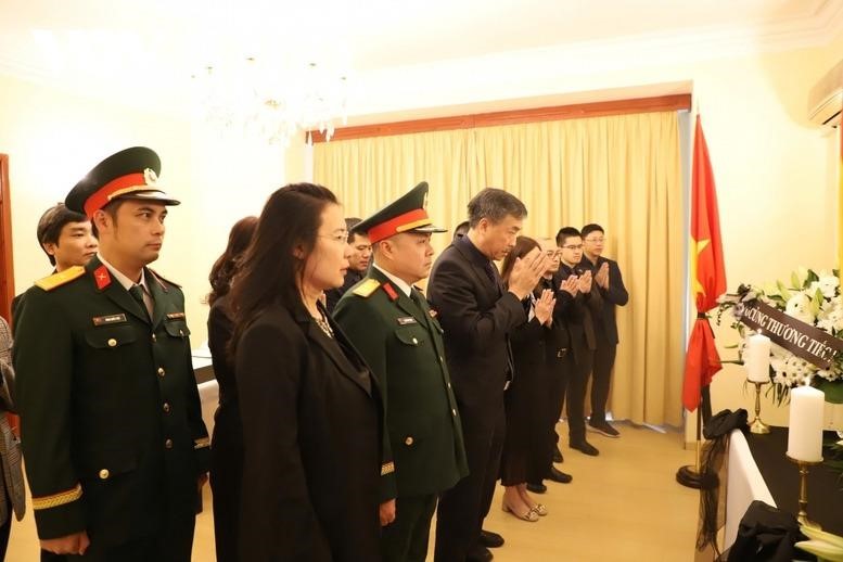 Đại sứ quán Việt Nam tại các nước tổ chức lễ viếng nguyên Chủ tịch nước Trần Đức Lương - ảnh 8