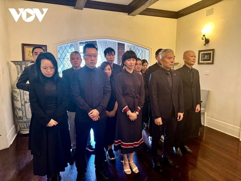 Đại sứ quán Việt Nam tại các nước tổ chức lễ viếng nguyên Chủ tịch nước Trần Đức Lương - ảnh 7