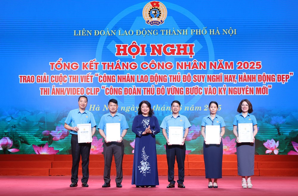 Báo Phụ nữ Thủ đô giành giải Ba cuộc thi viết về công nhân lao động - ảnh 2