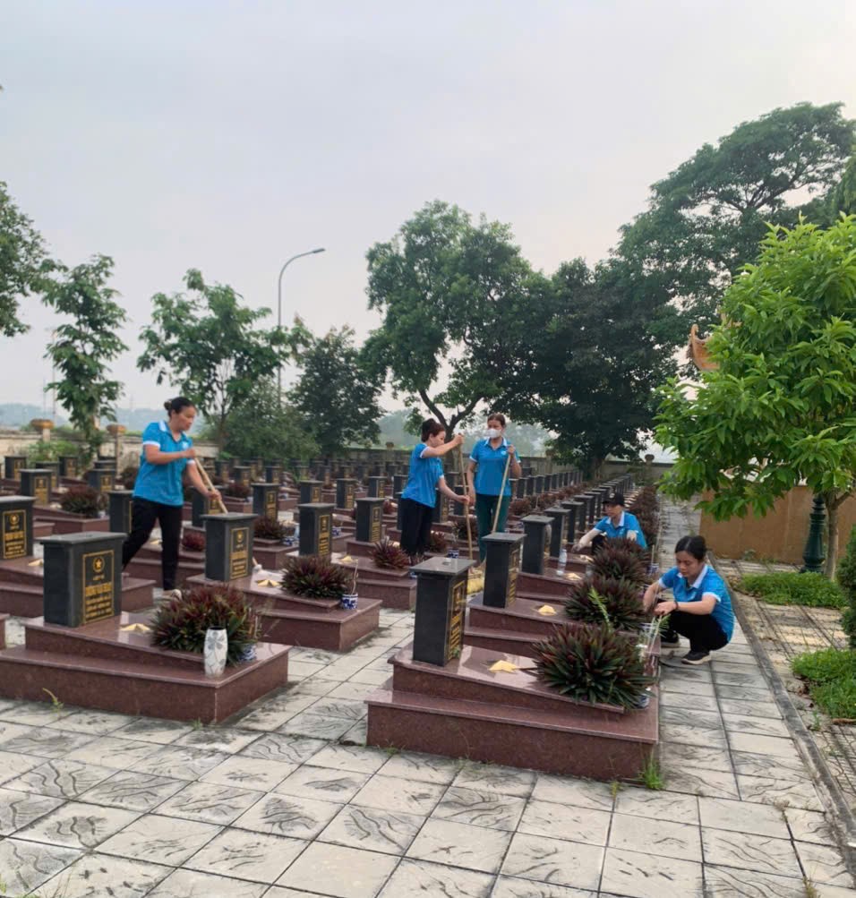 “Ngày cuối tuần Xanh” của phụ nữ xã Thư Lâm - ảnh 2