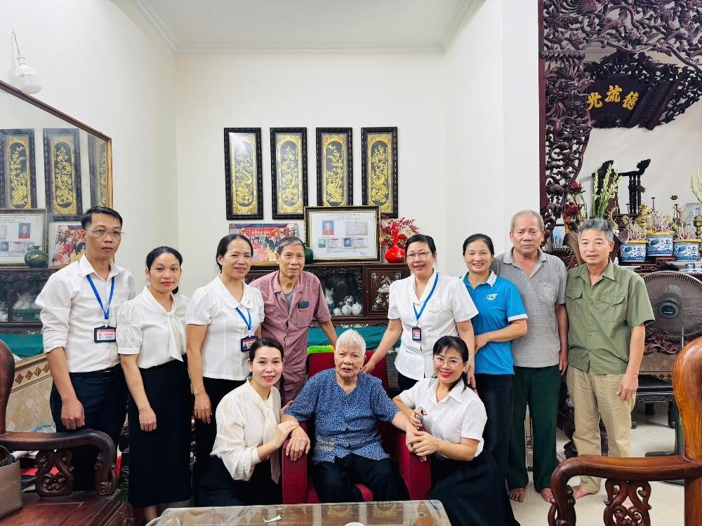 Phụ nữ xã Đông Anh tri ân người có công trên địa bàn - ảnh 2