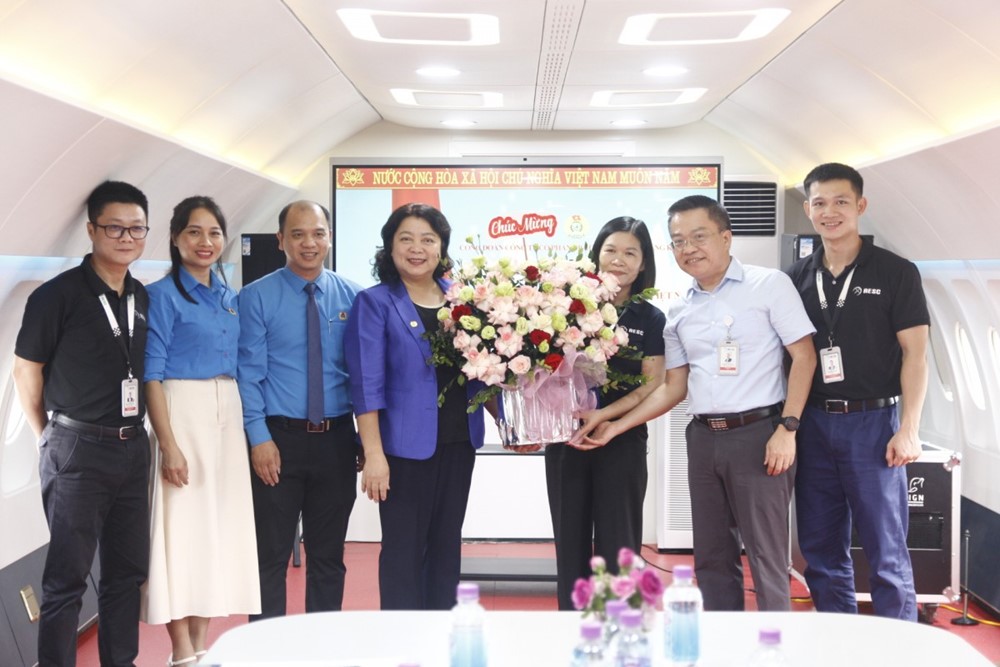 Thú vị Điểm sinh hoạt văn hóa công nhân trong thân máy bay A320 - ảnh 1