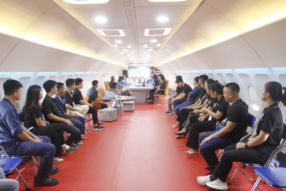 Thú vị Điểm sinh hoạt văn hóa công nhân trong thân máy bay A320 - ảnh 2