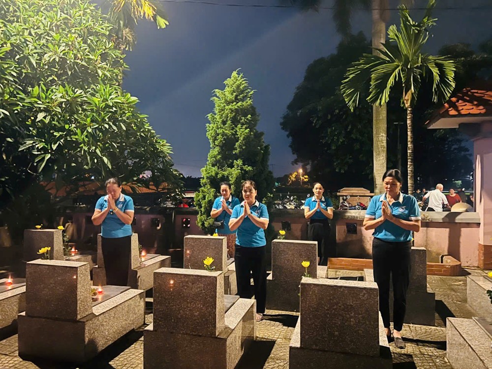 Gần 300 cán bộ, hội viên phụ nữ thắp nến tri ân kỷ niệm 78 năm ngày Thương binh Liệt sĩ - ảnh 2