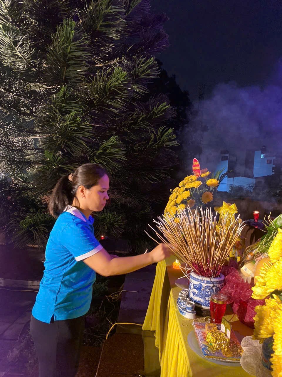Gần 300 cán bộ, hội viên phụ nữ thắp nến tri ân kỷ niệm 78 năm ngày Thương binh Liệt sĩ - ảnh 4