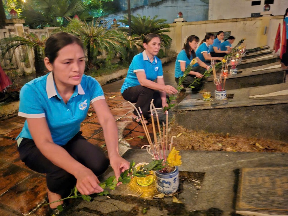 Gần 300 cán bộ, hội viên phụ nữ thắp nến tri ân kỷ niệm 78 năm ngày Thương binh Liệt sĩ - ảnh 5