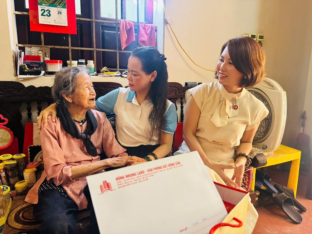 Hội LHPN xã Mê Linh: Thăm, tặng quà tri ân gia đình người có công với cách mạng  - ảnh 4