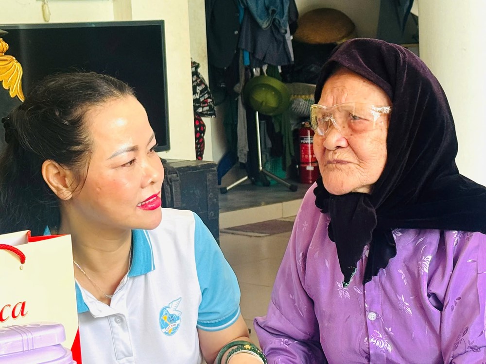 Hội LHPN xã Mê Linh: Thăm, tặng quà tri ân gia đình người có công với cách mạng  - ảnh 9