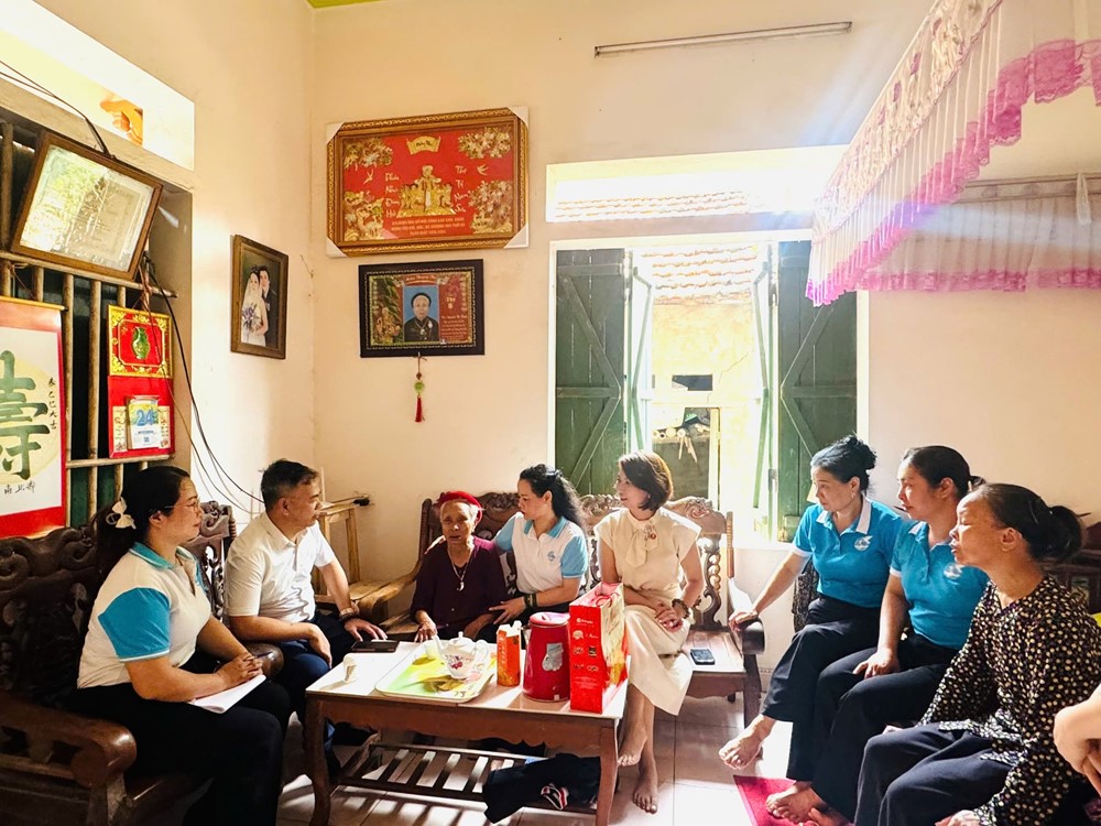 Hội LHPN xã Mê Linh: Thăm, tặng quà tri ân gia đình người có công với cách mạng  - ảnh 7