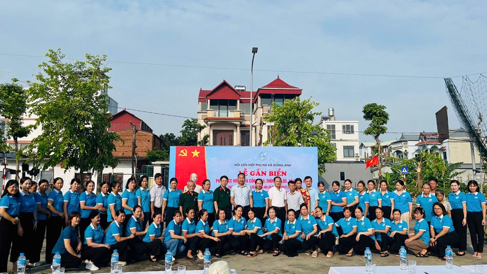 Phụ nữ xã Đông Anh: Gắn biển phần việc chào mừng Đại hội Đảng các cấp nhiệm kỳ 2025-2030 - ảnh 1