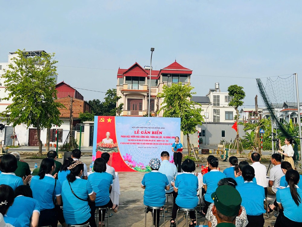 Phụ nữ xã Đông Anh: Gắn biển phần việc chào mừng Đại hội Đảng các cấp nhiệm kỳ 2025-2030 - ảnh 2