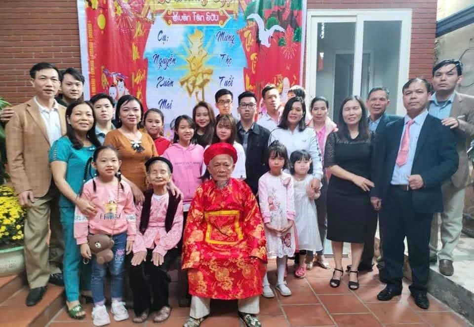 Hôn nhân hạnh phúc của cặp vợ chồng U90 - ảnh 1