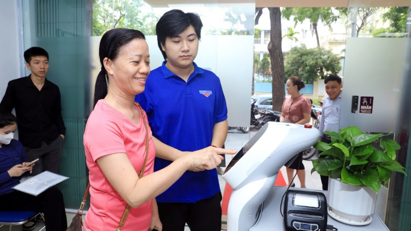 Chính quyền “vì dân, lấy nhân dân làm trung tâm phục vụ” - ảnh 1