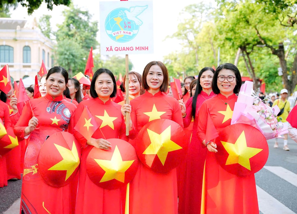 400 cán bộ, hội viên viếng Lăng Bác và đồng diễn áo dài nhân kỷ niệm 80 năm Quốc khánh - ảnh 10