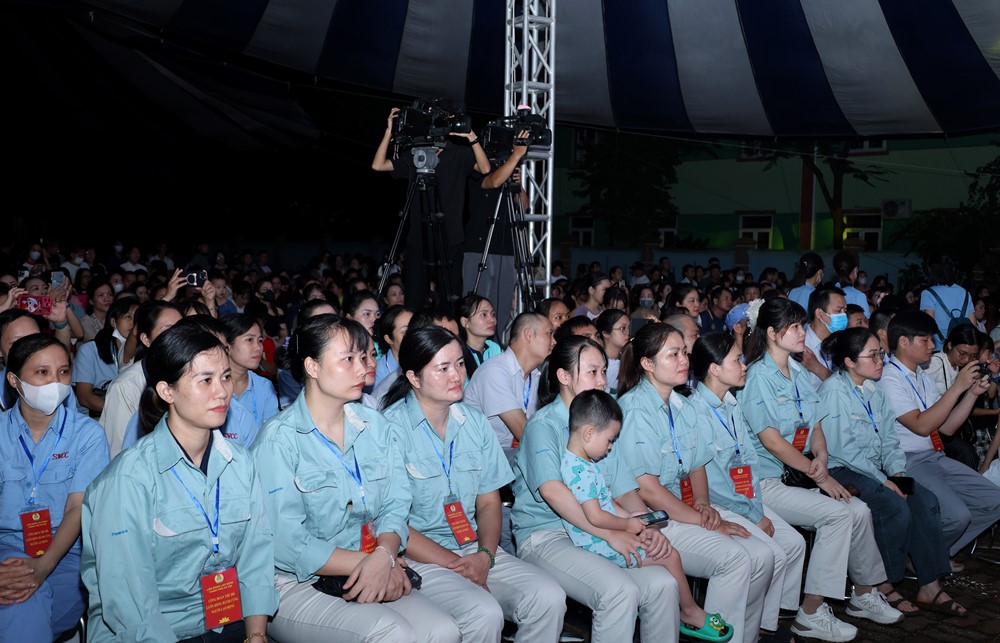 LĐLĐ Thành phố tổ chức chương trình nghệ thuật phục vụ công nhân lao động Thủ đô - ảnh 6
