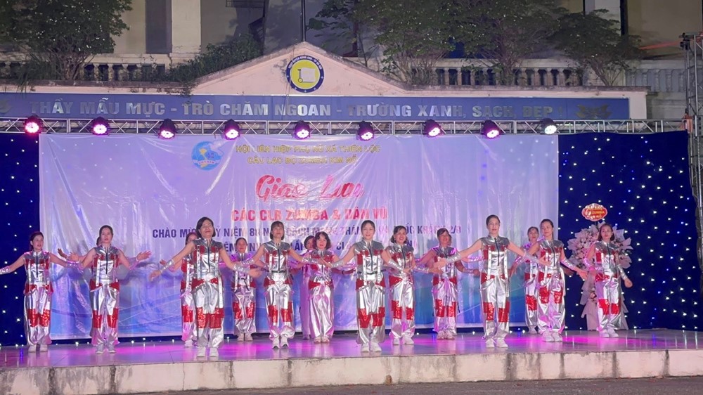 Giao lưu các CLB Zumba và Dân vũ chào mừng 80 năm cách mạng Tháng Tám và Quốc khánh 2/9 - ảnh 2