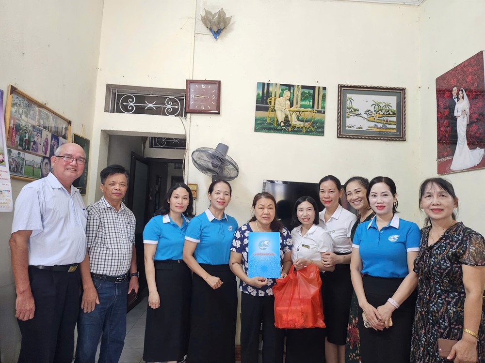 Hội LHPN xã Đông Anh: Tặng quà hội viên phụ nữ có hoàn cảnh khó khăn nhân dịp Quốc khánh - ảnh 4