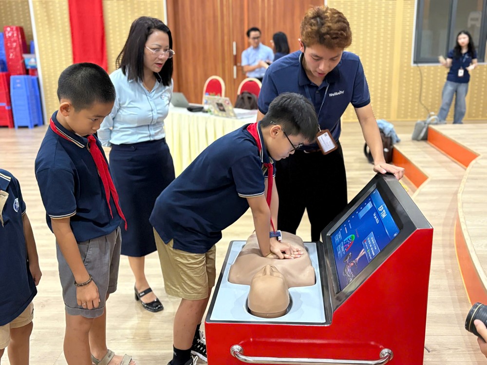 Trang bị kỹ năng hồi sinh tim phổi (CPR) cho học sinh - ảnh 1