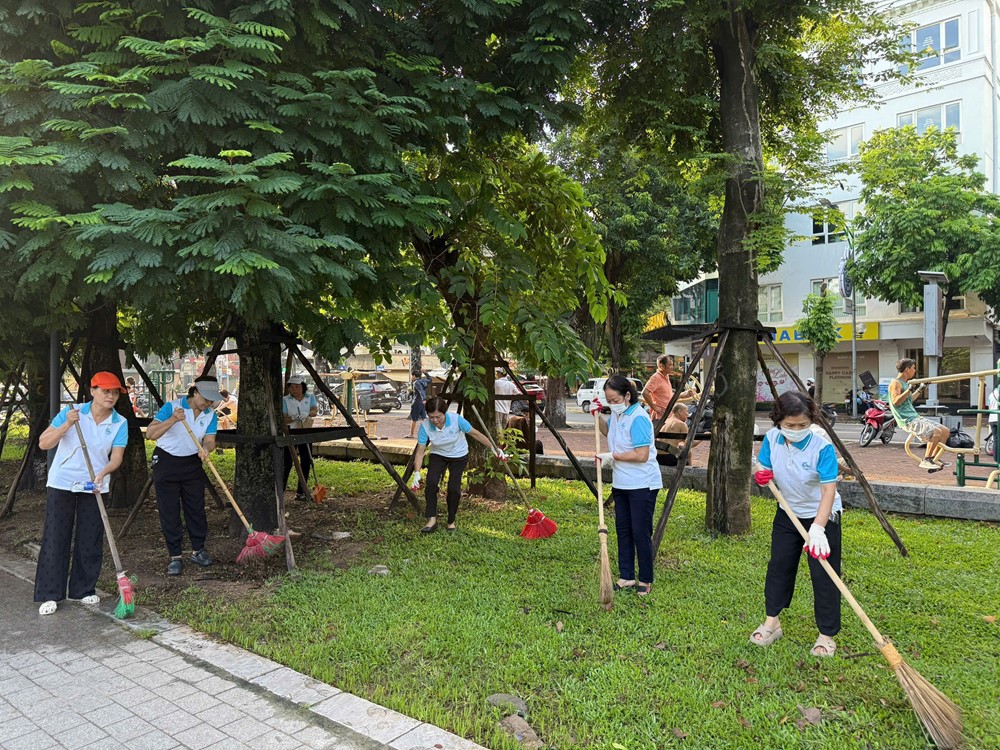 Hội LHPN phường Ba Đình: Phối hợp ra quân hưởng ứng Chiến dịch “Làm cho Thế giới sạch hơn” năm 2025 - ảnh 10