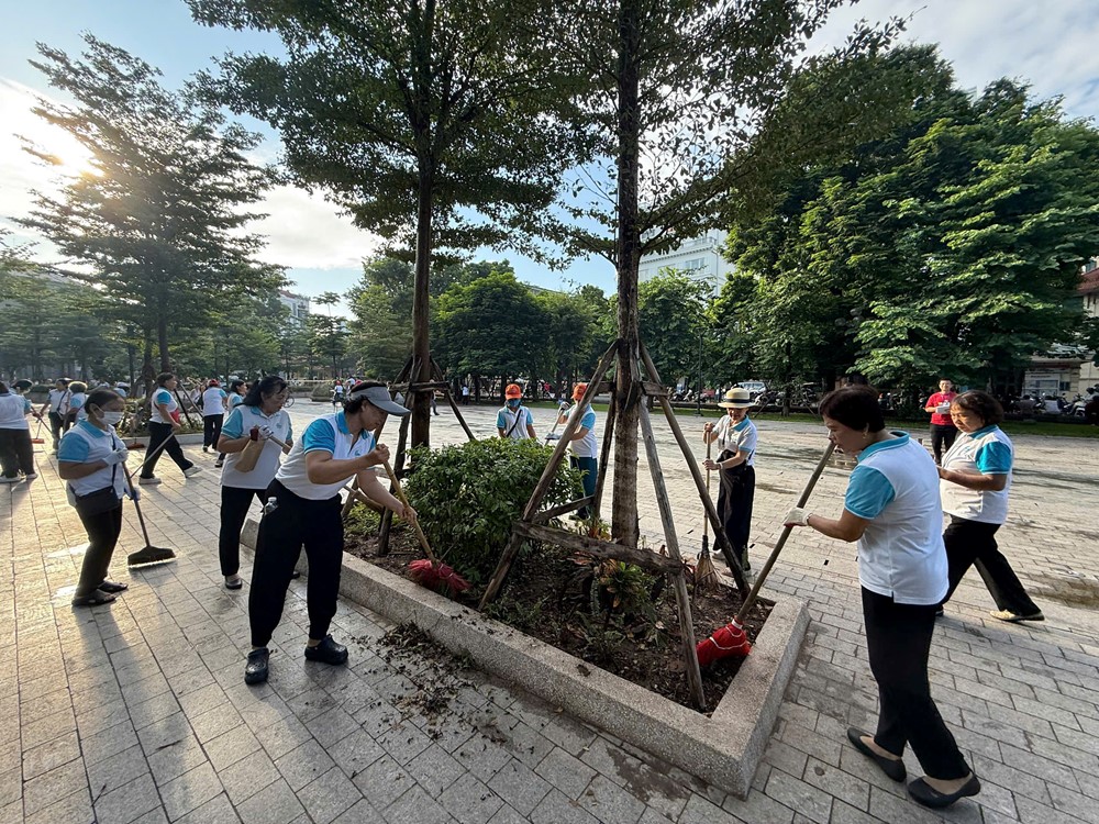 Hội LHPN phường Ba Đình: Phối hợp ra quân hưởng ứng Chiến dịch “Làm cho Thế giới sạch hơn” năm 2025 - ảnh 9
