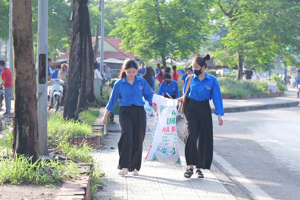 Hội LHPN phường Ba Đình: Phối hợp ra quân hưởng ứng Chiến dịch “Làm cho Thế giới sạch hơn” năm 2025 - ảnh 15