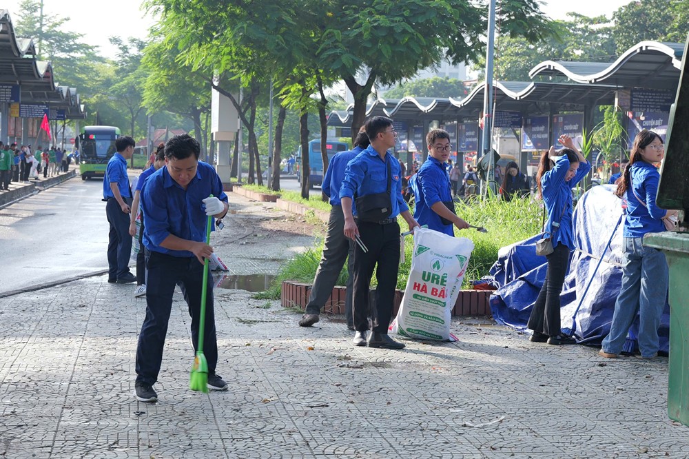 Hội LHPN phường Ba Đình: Phối hợp ra quân hưởng ứng Chiến dịch “Làm cho Thế giới sạch hơn” năm 2025 - ảnh 14
